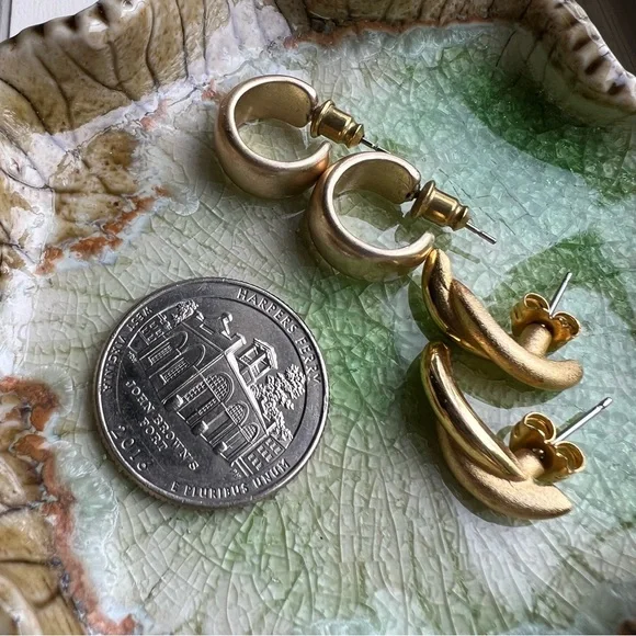 BUNDLE OF 2 BRUSHED GOLD OPEN HOOP EARRINGS - Picture 4 of 5